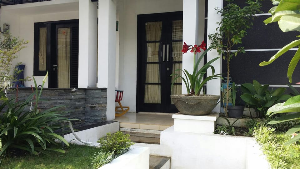amarilyshomestay syariah Vacation rental in East Java