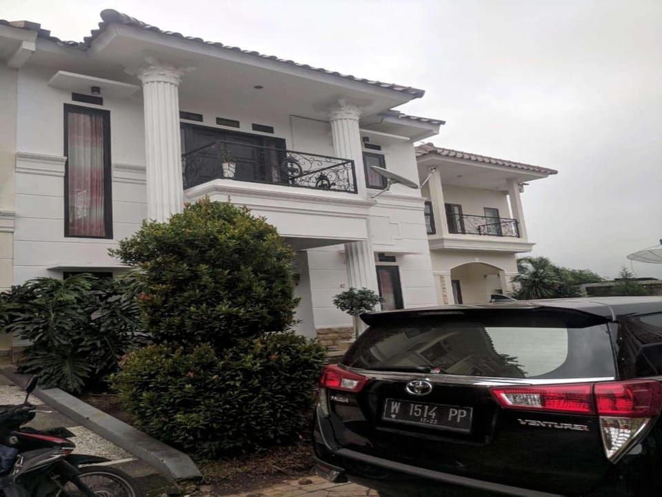 Qianna Guest House Villa in Batu