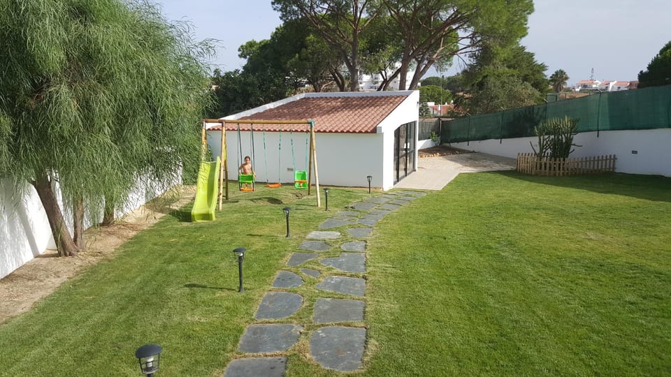Villa Margarida,heatable pool,Jacuzzi, near beach! Villa in Olhos de Água