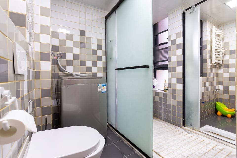 Chinese style family 2rooms Houhu Avenue WenboRoud Apartment in Wuhan