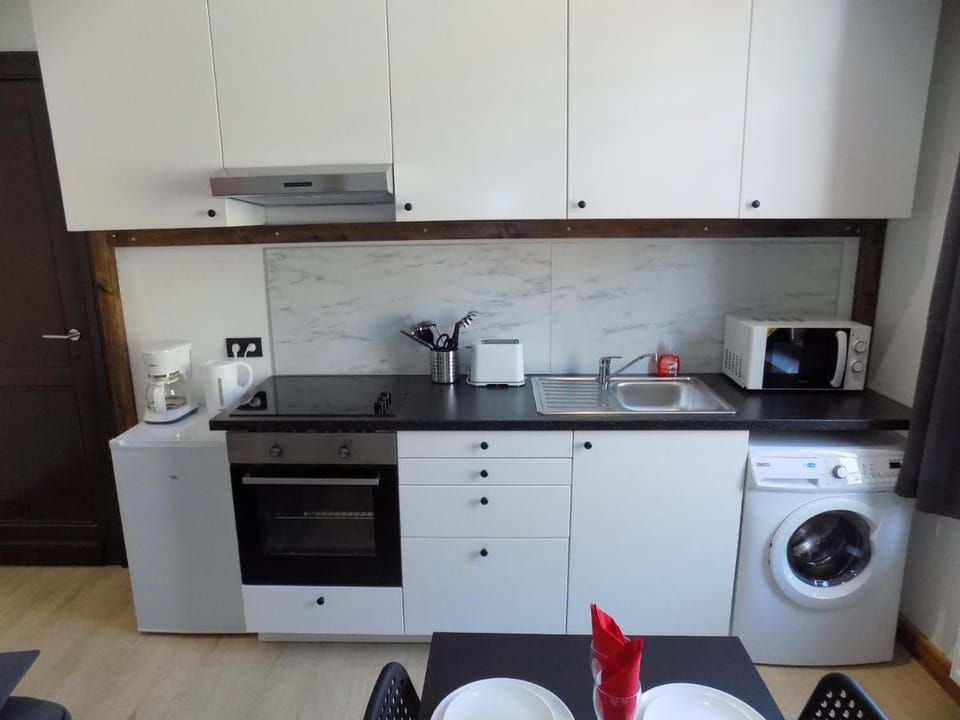 Maison Roosevelt - Charleroi Airport Apartment in Charleroi