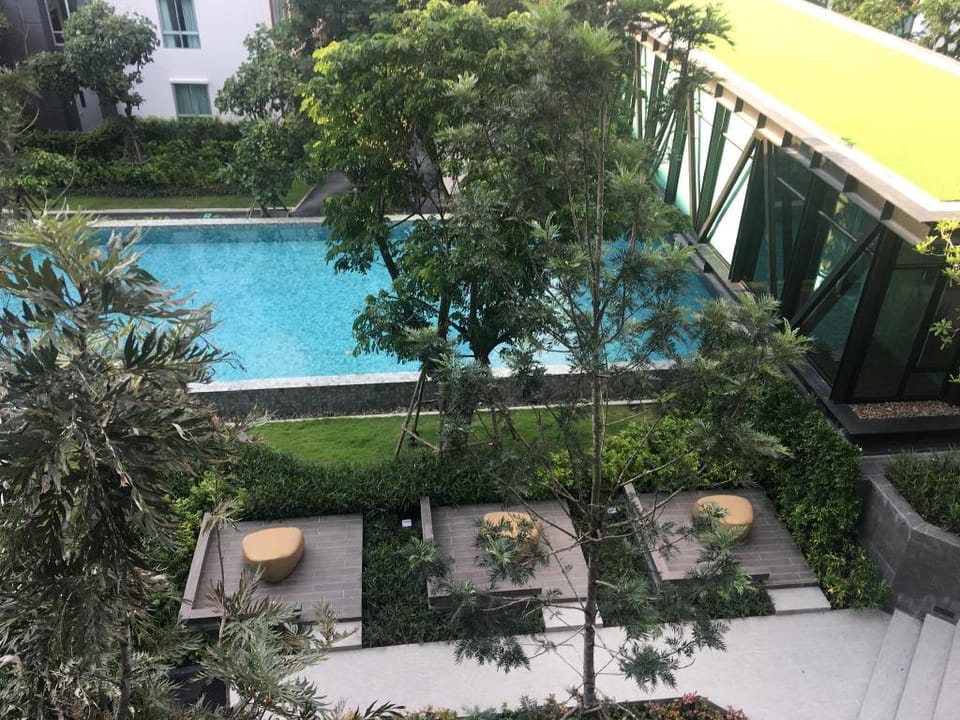 Beds, WIFI,  huge swimming pool Apartment in Chiang Mai