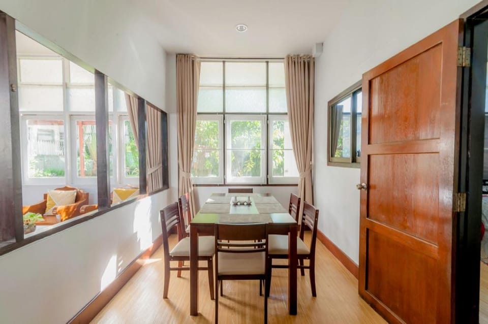  Bann Nai Wieng in Old town Free airport pick up  Vacation rental in Chiang Mai