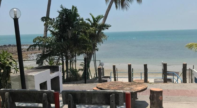 NEWLY REnO Comfy Beachfront View @ Seri Bulan Port Dickson Apartment in Port Dickson