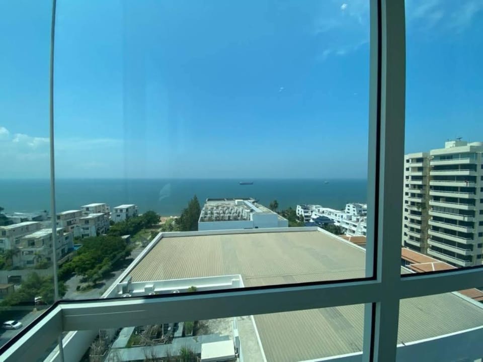 Luxuriously Appointed 3 Bedroom Veranda Residence Apartment in Pattaya City