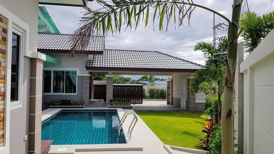 Fantastic New 3-Bed Pool Villa, 7 mins to beach Villa in Pattaya City