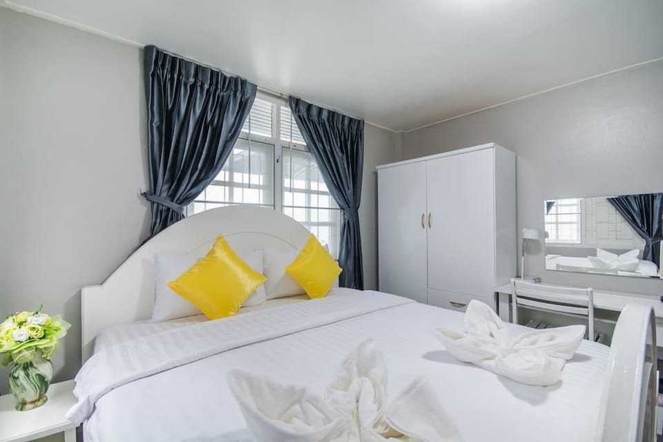 Loma Pool Villa with Private pool 5 Bedrooms Vacation rental in Pattaya City