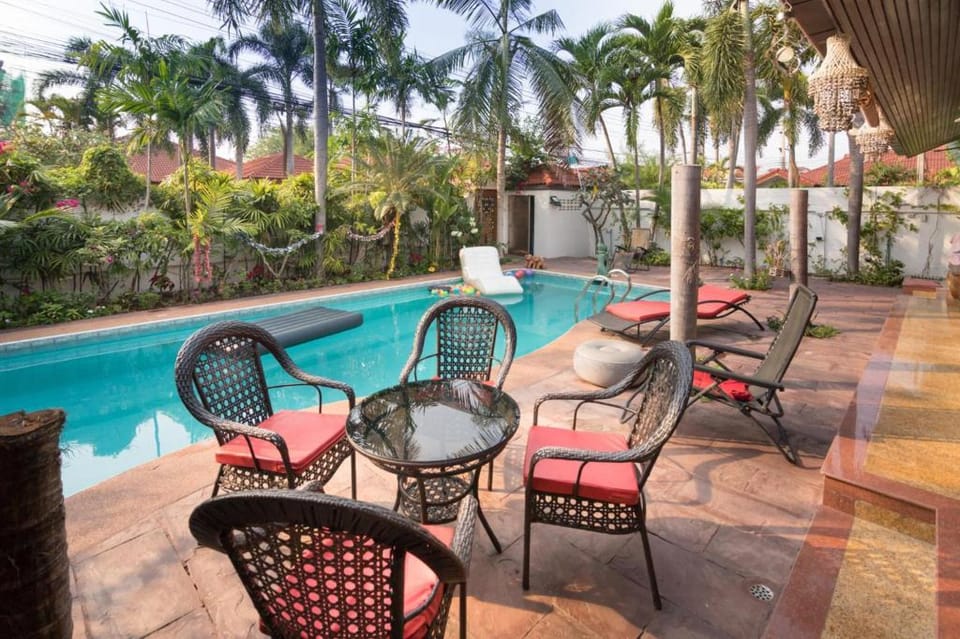 Deluxe Villa, 4 Bedrooms, Private Pool,Garden View Villa in Pattaya City