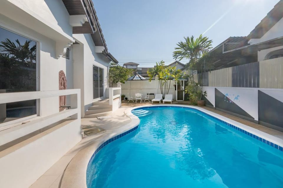 HotDeal Affordable luxury resort Pattaya Villa in Pattaya City