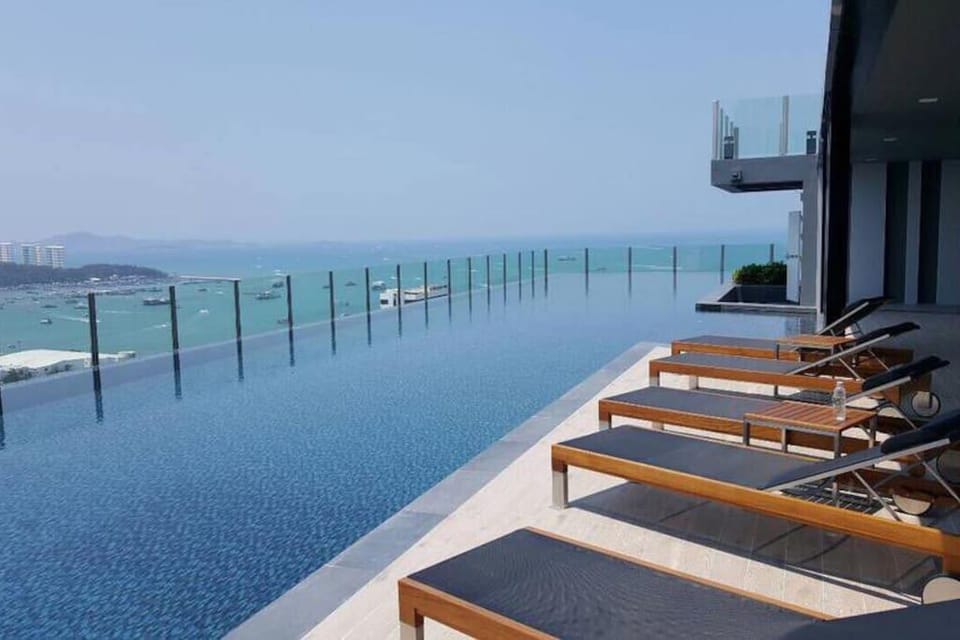 Downtown Lux Fun 2Bedroom Rooftop Pool #TAA936 Apartment in Pattaya City