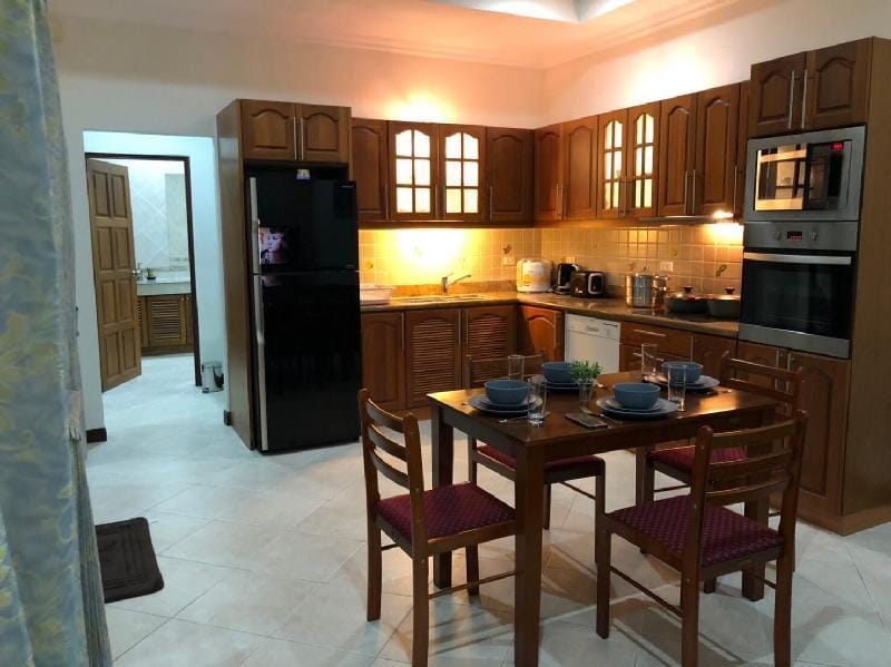 The Pool House Pattaya No.8 - 2Bedrooms 6 Adults Villa in Pattaya City