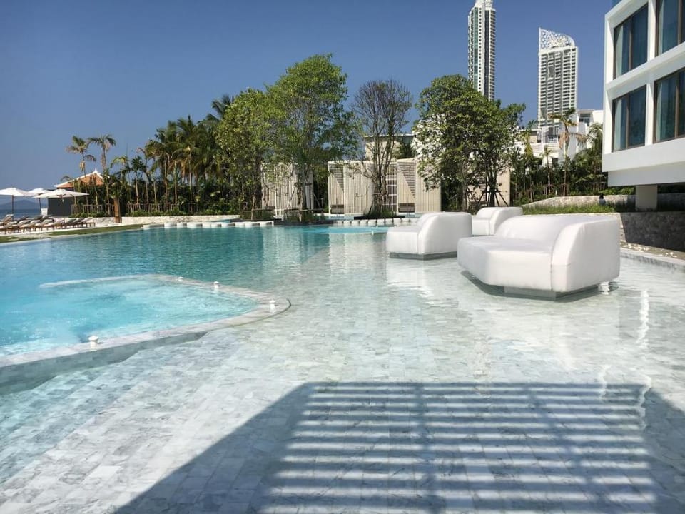 Luxury 3BR Beachfront | Veranda Residences Pattaya Apartment in Pattaya City