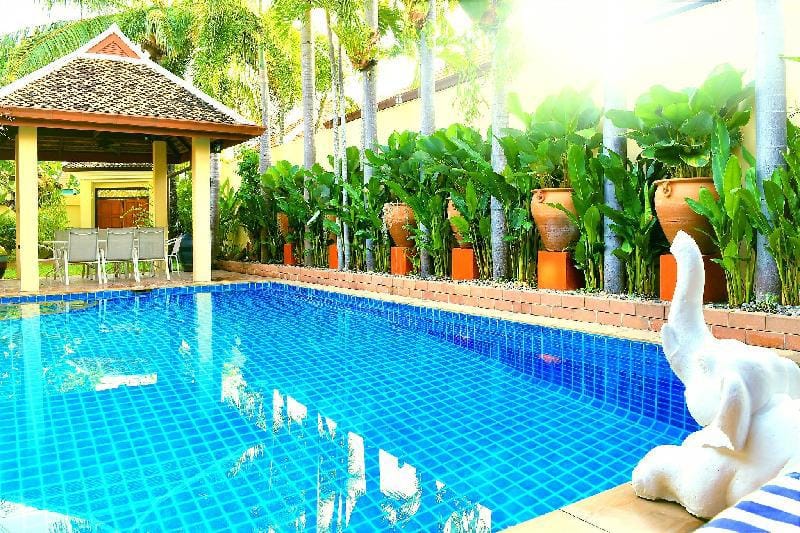 Four Bedroom Villa Private Pool BBQ & Free Parking Villa in Pattaya City