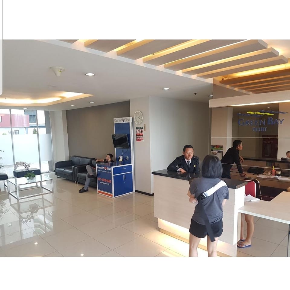 2 Bed Room Plus Sofa Bed, Budget and Fast Internet Apartment in Jakarta
