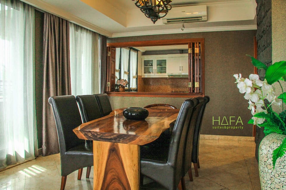 4BR COZY TROPICAL RETREAT PENTHOUSE JAKARTA Apartment in Jakarta