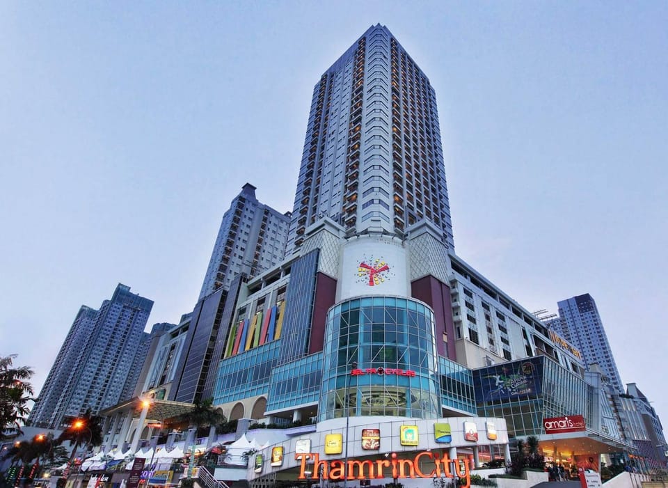 ZEAL HOME White Charming Condo at CBD Thamrin City Apartment in Jakarta