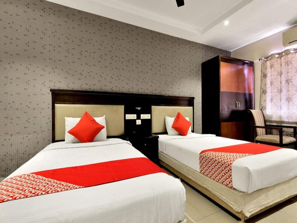 Super Capital O Rudra Grand Near Kondapur x Road Hotel in Hyderabad