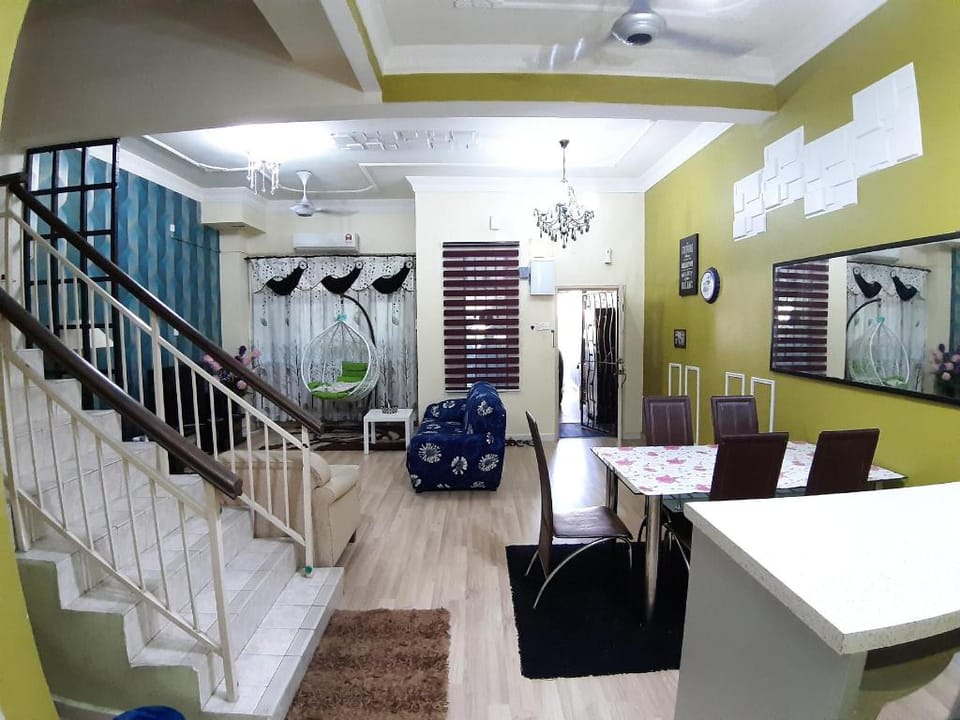 E&A Homestay-12km KLIA Airport +FREE WIFI+ Netflix Vacation rental in Negeri Sembilan, Malaysia