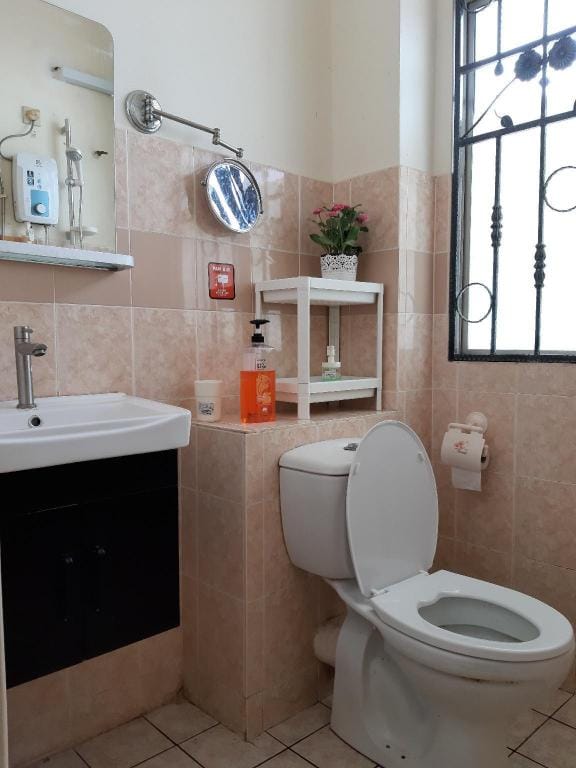 E&A Homestay-12km KLIA Airport +FREE WIFI+ Netflix Vacation rental in Negeri Sembilan, Malaysia