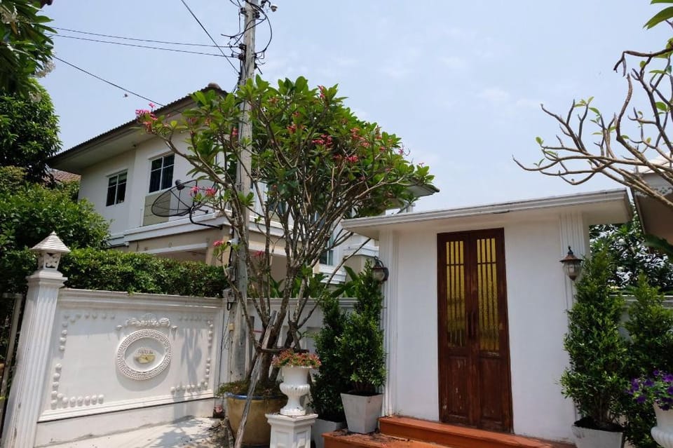 15mins Suvarnabhumi Private Pool Villa 3 bedrooms Villa in Bangkok