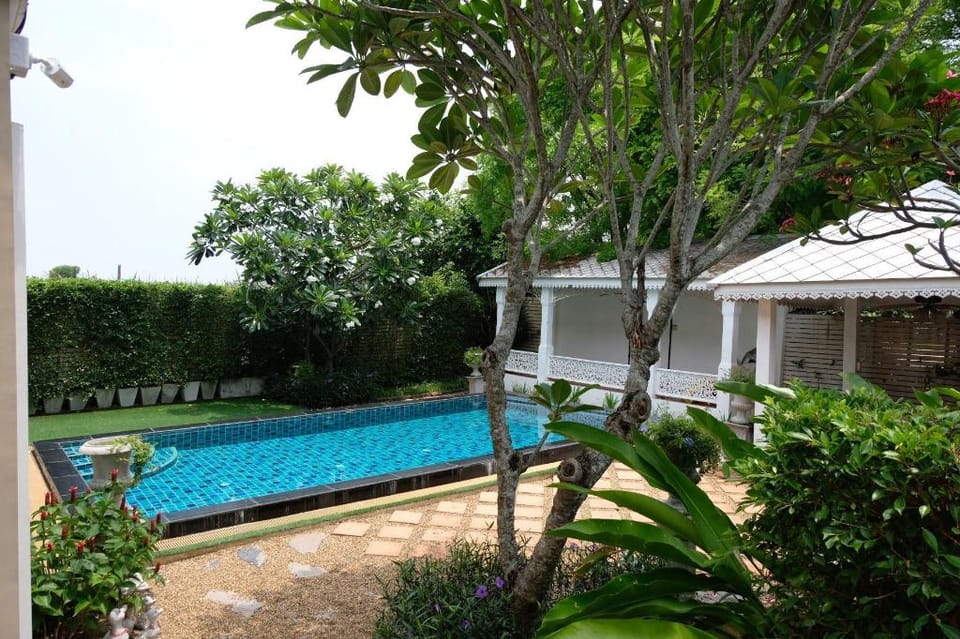 15mins Suvarnabhumi Private Pool Villa 3 bedrooms Villa in Bangkok