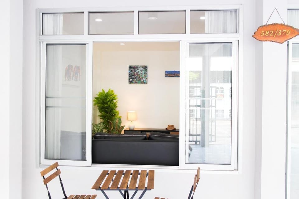 Train Night Market to 2min & MRT to 3min big House Vacation rental in Bangkok