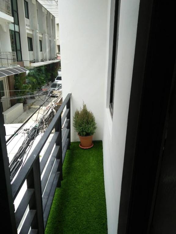 Live like a local in Ekkamai-Floor 3 Apartment in Bangkok