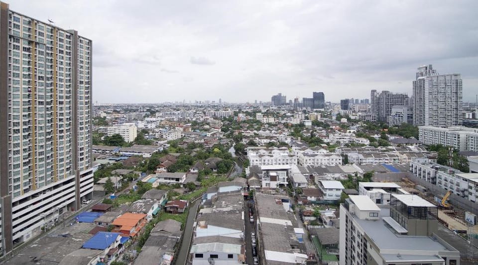 NearBTS  Quiet Condo  Pool+Gym-bk17 Apartment in Bangkok