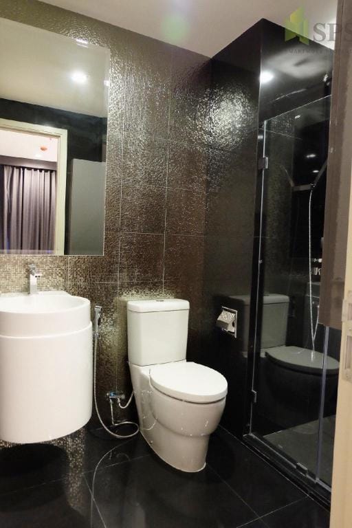 DOWNTOWN CONDO 1 MINUTES FROM BTS Apartment in Bangkok