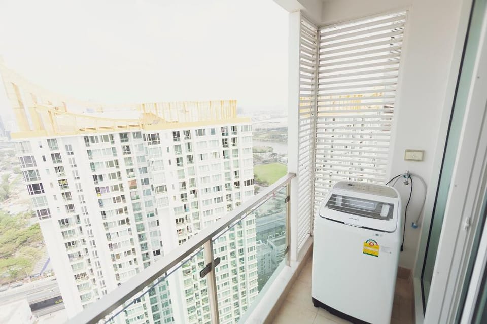 Condo TC GREEN 33fl 50sqm 1BR WiFi, POOL & GYM Apartment in Bangkok