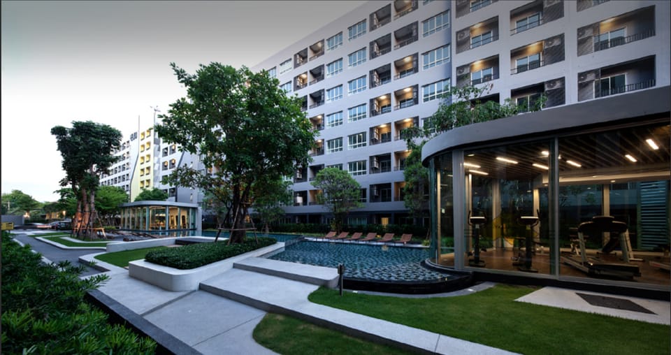 Pool view condo, Sukhumvit area, 5 min to BTS Apartment in Bangkok