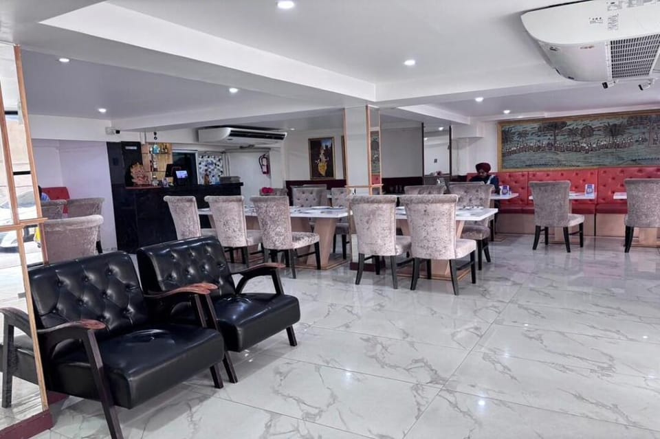 Papa Ji Hotel and Restaurant Bed and Breakfast in Bangkok