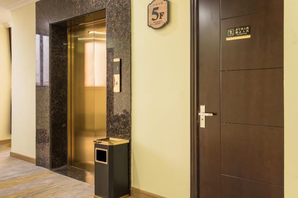 Deluxe three-bed room-三床房|晟悦宿|晚上9点至早上7点通宵接送机|白云机场 Apartment in Guangzhou