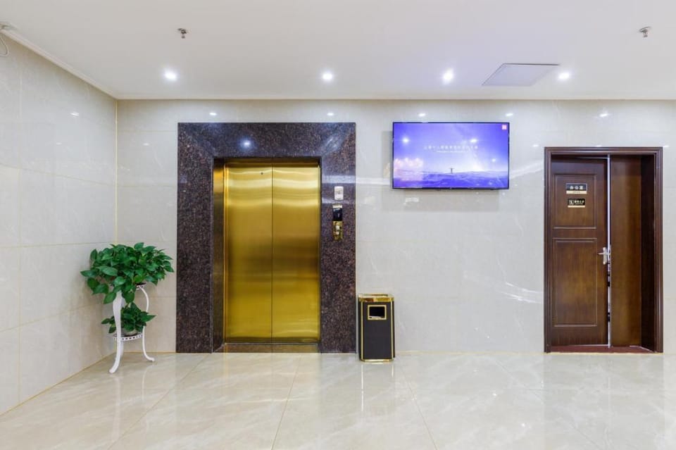 Delux Twinbed Room-  轻奢双床房|晟悦宿|晚上9点至早上7点通宵接送机|白云机场 Apartment in Guangzhou