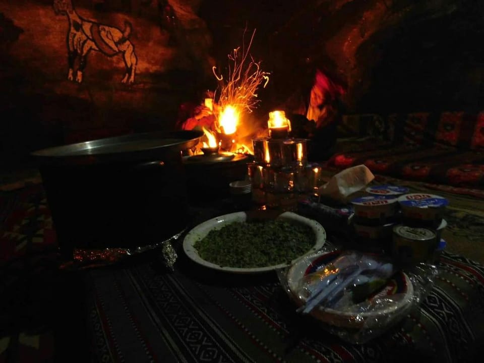 Authentic Bedouin Cave in Little Petra Villa in South District