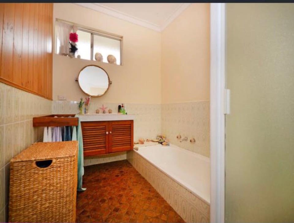 Quiet single bedroom close to beach Vacation rental in Perth
