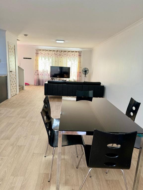 Family Townhouse Enjoy YT Premium, Netflix, Prime Apartment in Perth