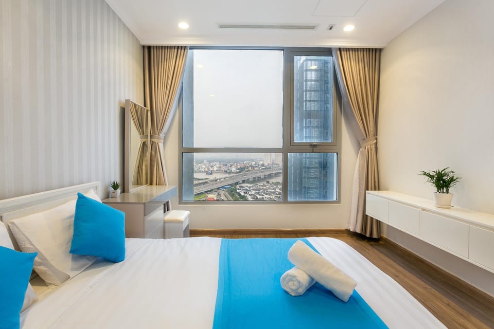 FREE AIRPORT PICK-UP & Wifi 50 Mbs & Free Gym Apartment in Ho Chi Minh City
