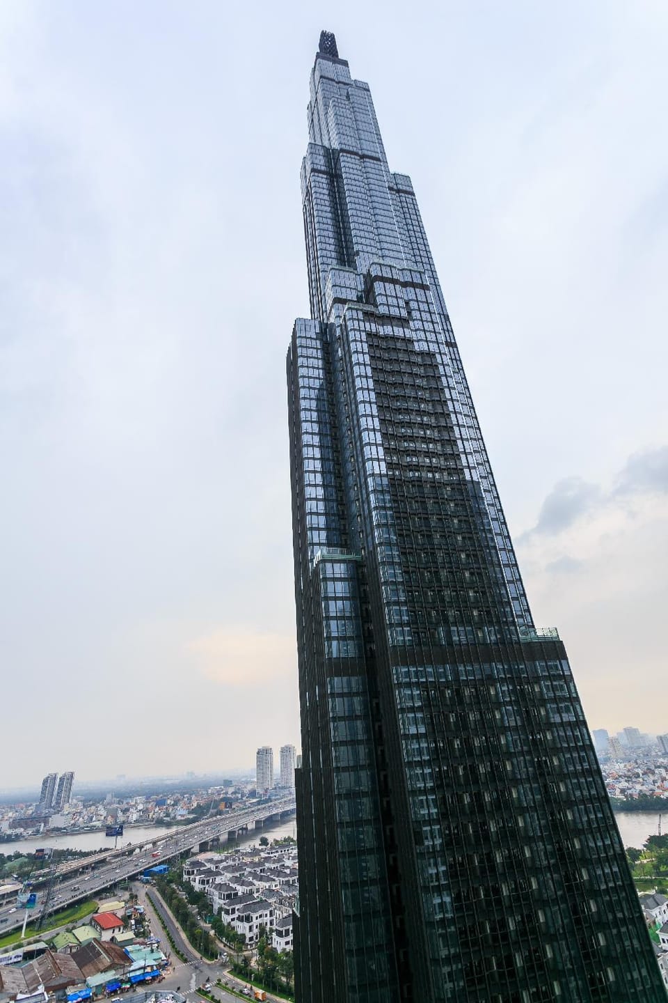 FREE AIRPORT PICK-UP & Wifi 50 Mbs & Free Gym Apartment in Ho Chi Minh City