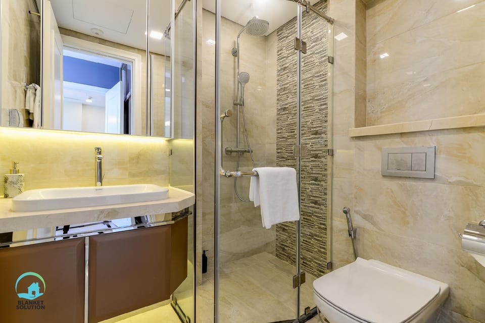 D1! Luxury 2BR apt! Great Landmark81 Night VIEW! Apartment in Ho Chi Minh City