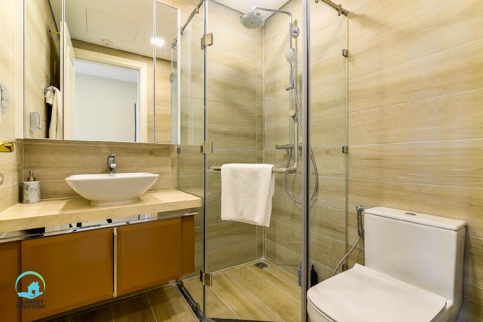 D1! Luxury 2BR apt! Great Landmark81 Night VIEW! Apartment in Ho Chi Minh City