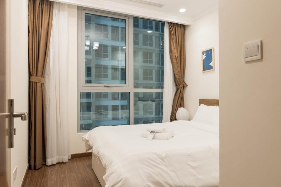 Flash sale!!! 2BR Lux Flat Vinhomes Central Park Apartment in Ho Chi Minh City