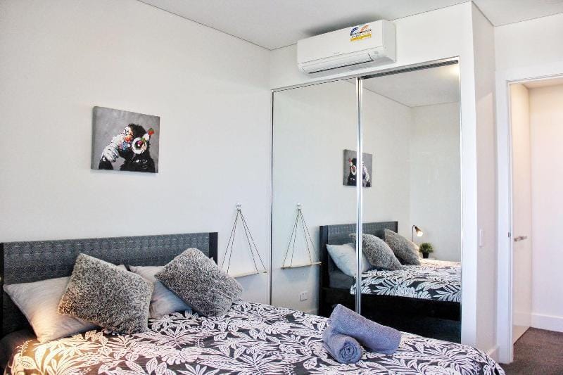Comfy & Bright 1 Bedroom Apt, Sydney Olympic Park Apartment in Sydney