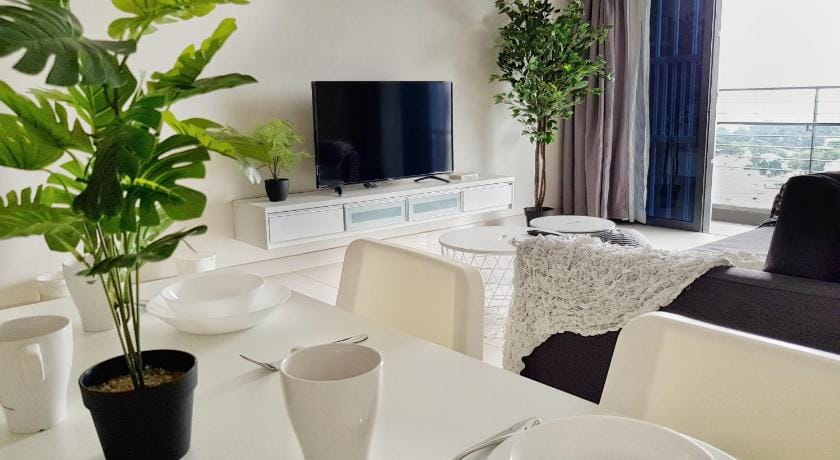 S1 The Snowy @ Fresh and Cosy at Setiawalk Puchong Apartment in Subang Jaya