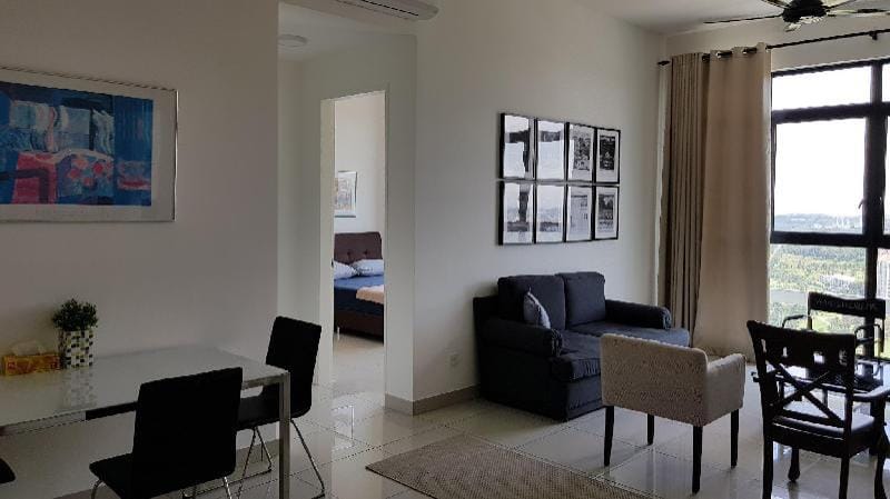 alyssa conezion suite. 3B  2B. Fully aircond. Wifi Apartment in Putrajaya