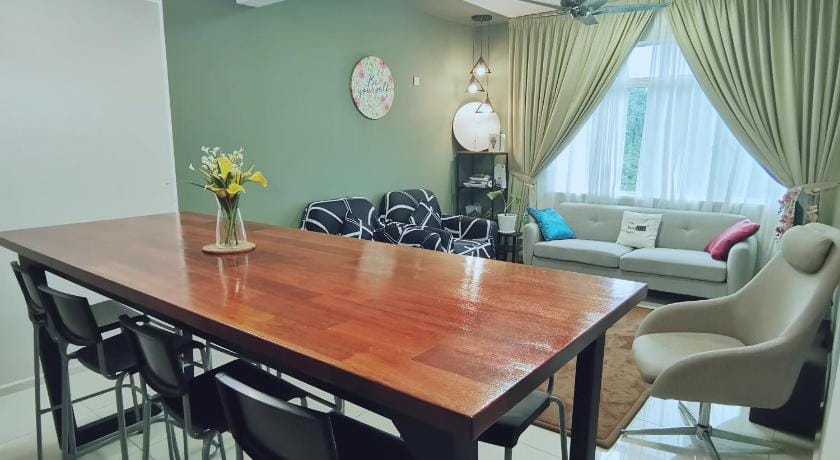 Khailily Hillview Guesthouse KLIA & Sepang Circuit Apartment in Negeri Sembilan, Malaysia