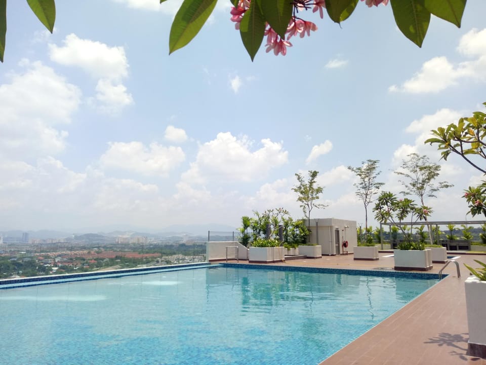 NETFLIX Bangi Evo Studio Suite - Hi Lvl Pool View Apartment in Negeri Sembilan, Malaysia