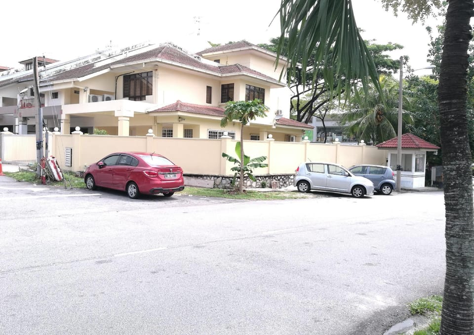 KL/ BU Entire Floor Private Balcony Family Suite Vacation rental in Petaling Jaya