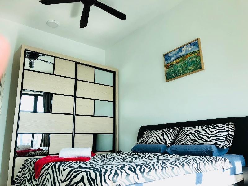 KLCC Infinity pool+Twin Tower view Family suite Apartment in Federal Territory of Kuala Lumpur