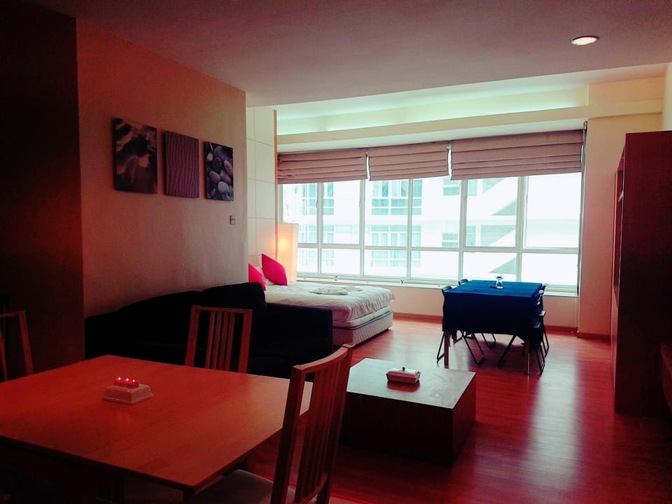 KLCC 5mins to walk /double bed studio/500mb wifi Apartment in Federal Territory of Kuala Lumpur